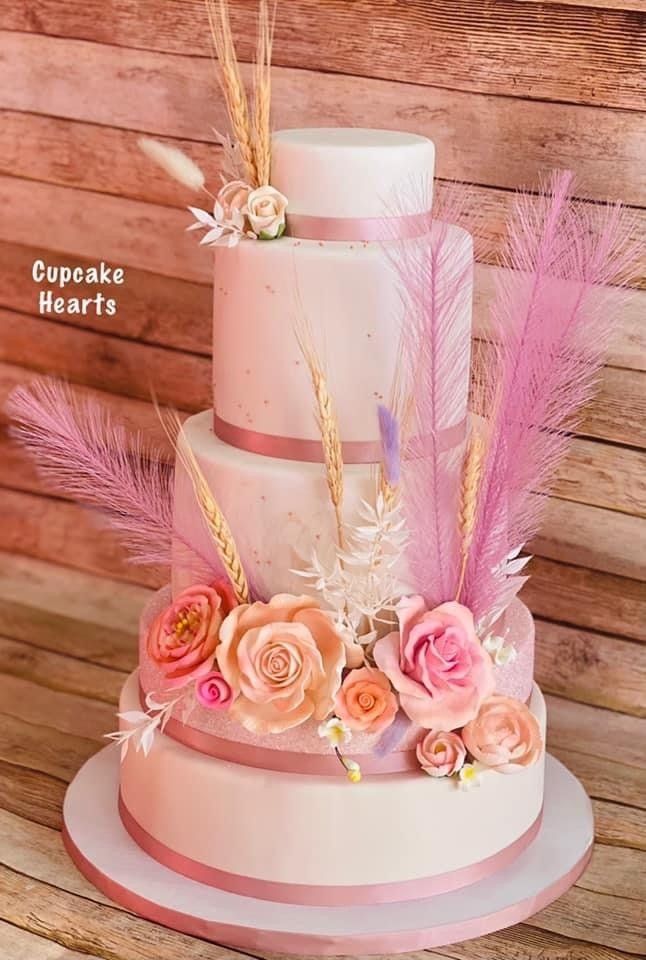 Love-themed floral cake
