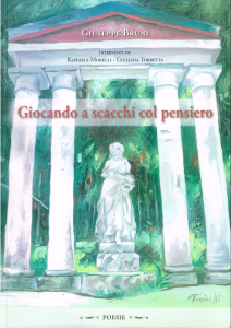 A book titled giocando a scacchi col pensiero with a statue on the cover