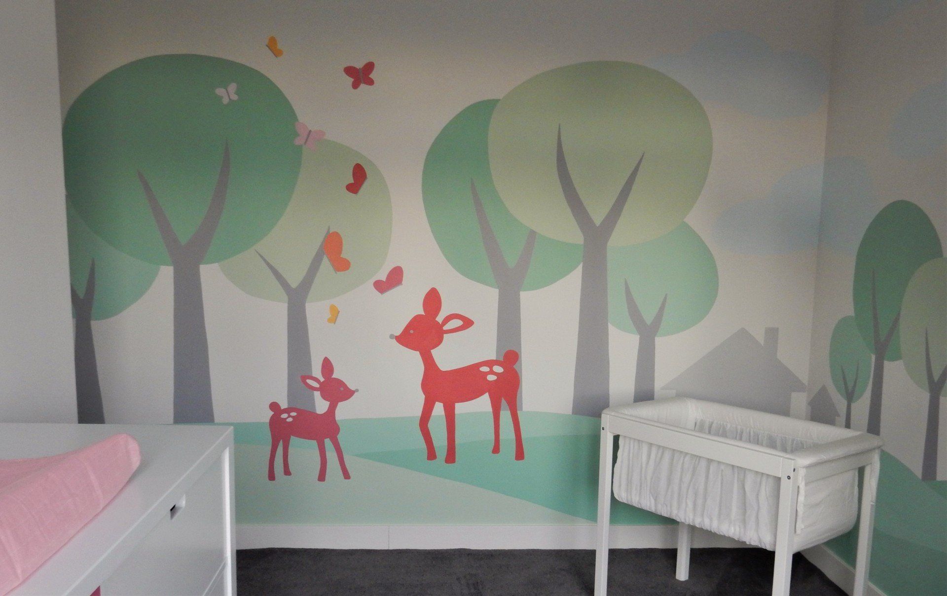 muurschildering babykamer bos, dieren, bomen