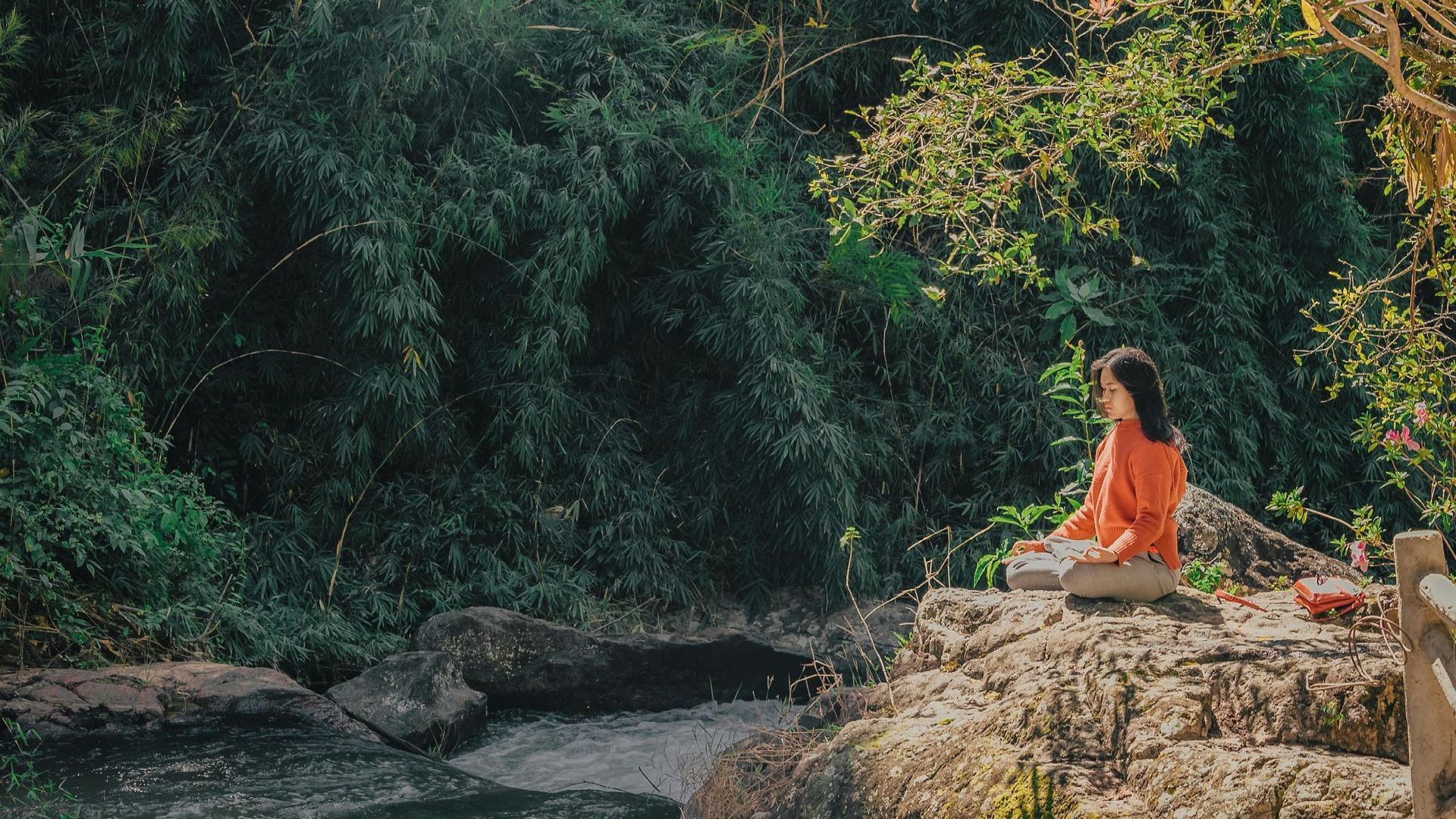 3 daily mindfulness techniques that will help you stay grounded and can even help with distress 