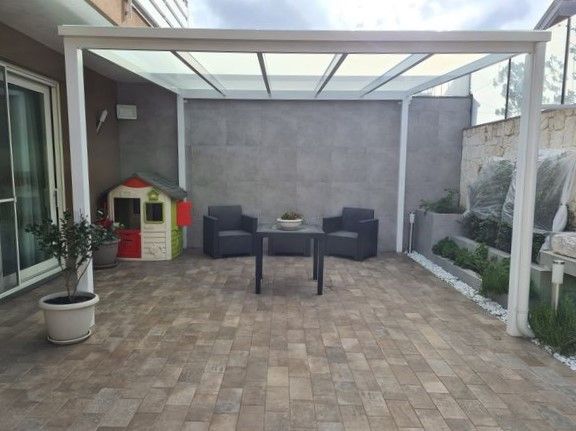 Struttura metallica su patio