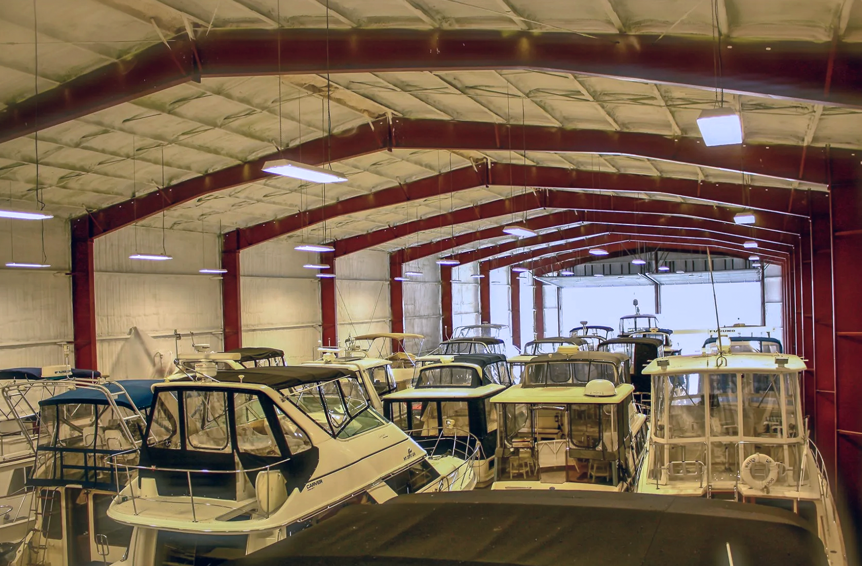 A large warehouse filled with lots of boats