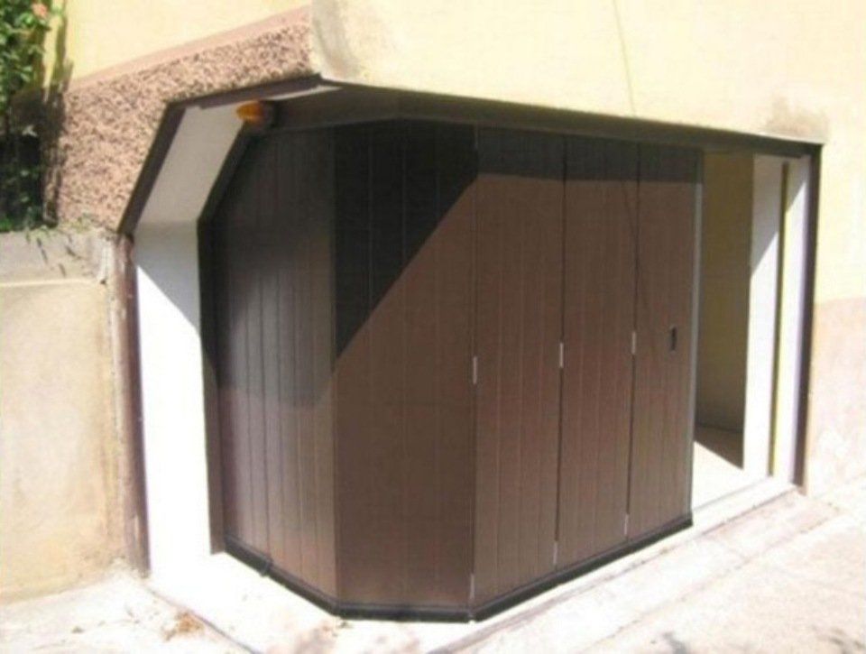 Portone garage avvolgente