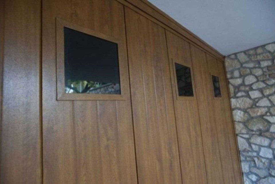 Portone con finestre