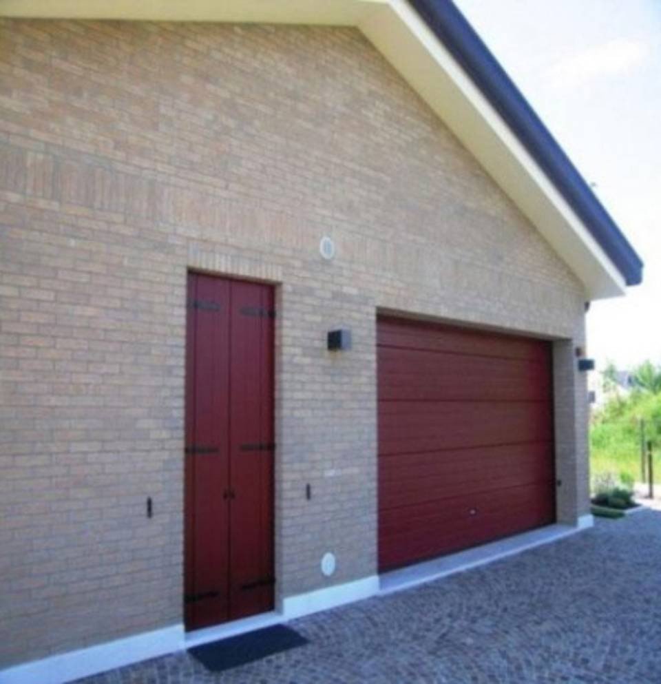 Portone garage e porta