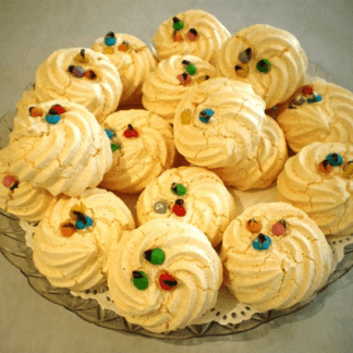 amaretti con coccinelle di cioccolato