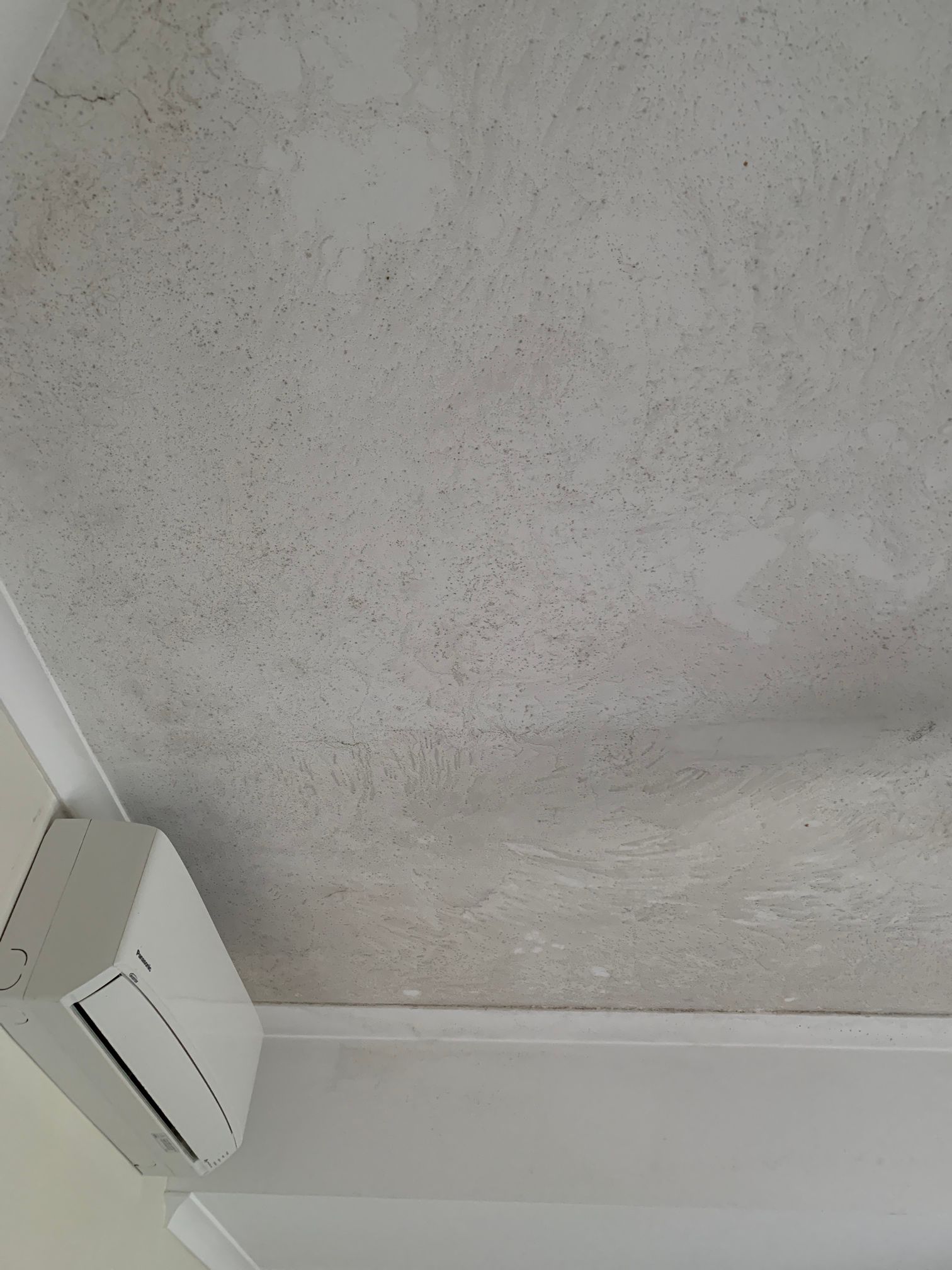 A room with a ceiling and a box on it.