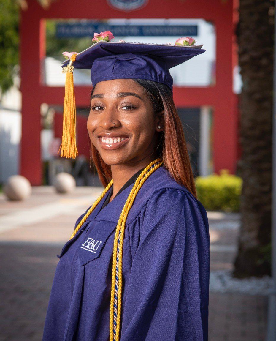 Alyssa Lowe Headshot
