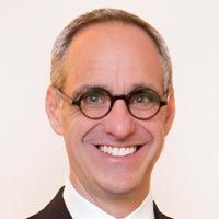 Jeffrey Queen Headshot