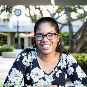 Kendra Flash Headshot