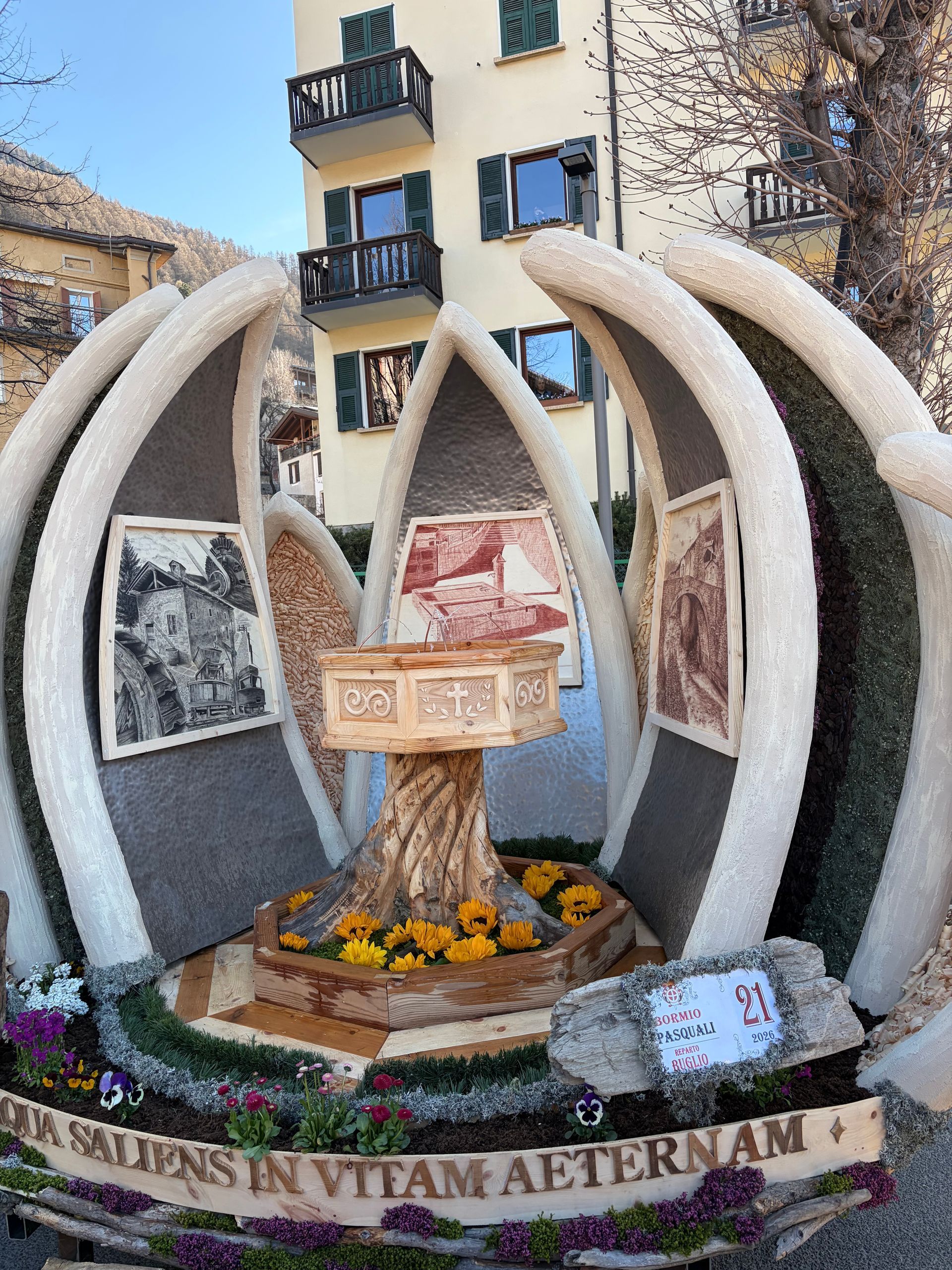 Un gruppo di persone è in piedi attorno a un carro di legno con un cartello che dice osare osare tutto.