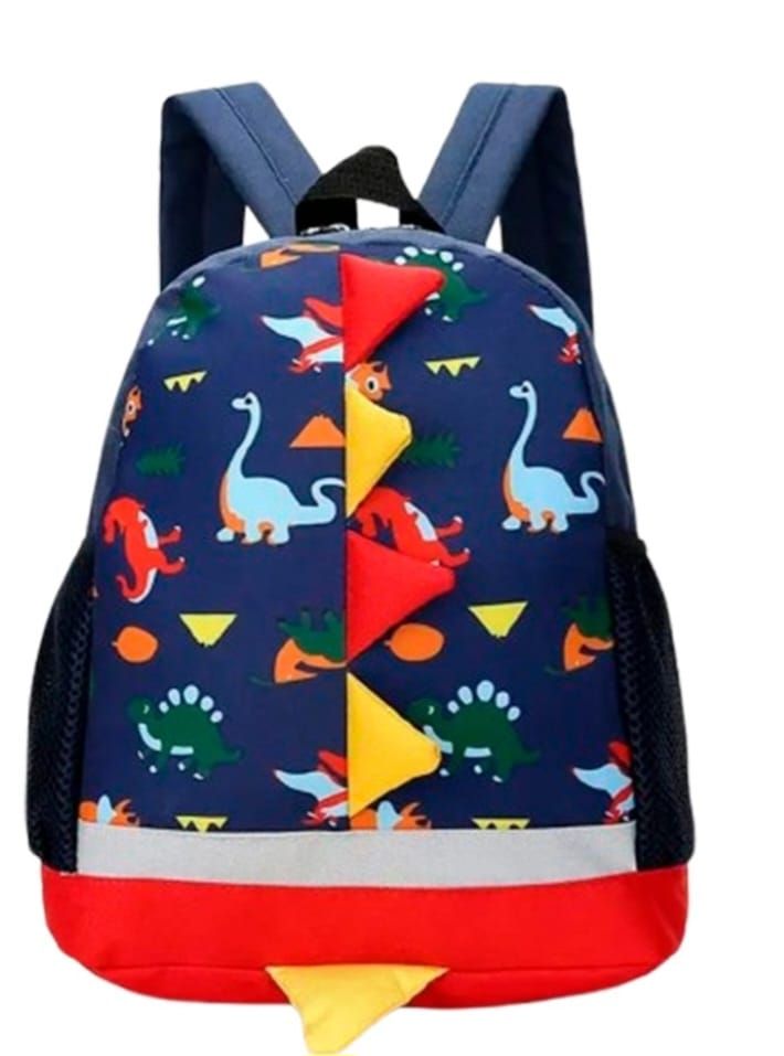 Mochila de dinosaurio azul con detalles rojos, formas de dinosaurios y bolsillos laterales de malla.