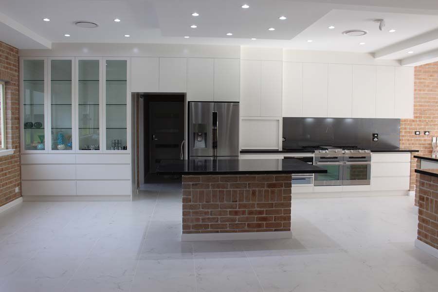 contemporary kitchen w/ black island counter