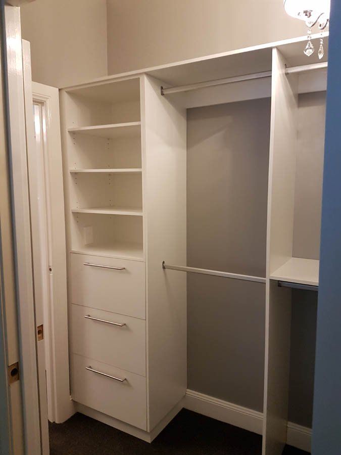 walk in closet shelves