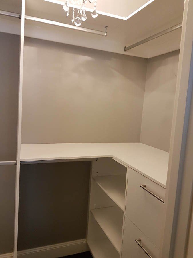 walk in closet shelf