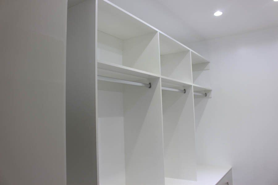 walk in closet hangars