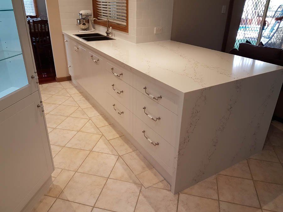 traditional kitchen counter top