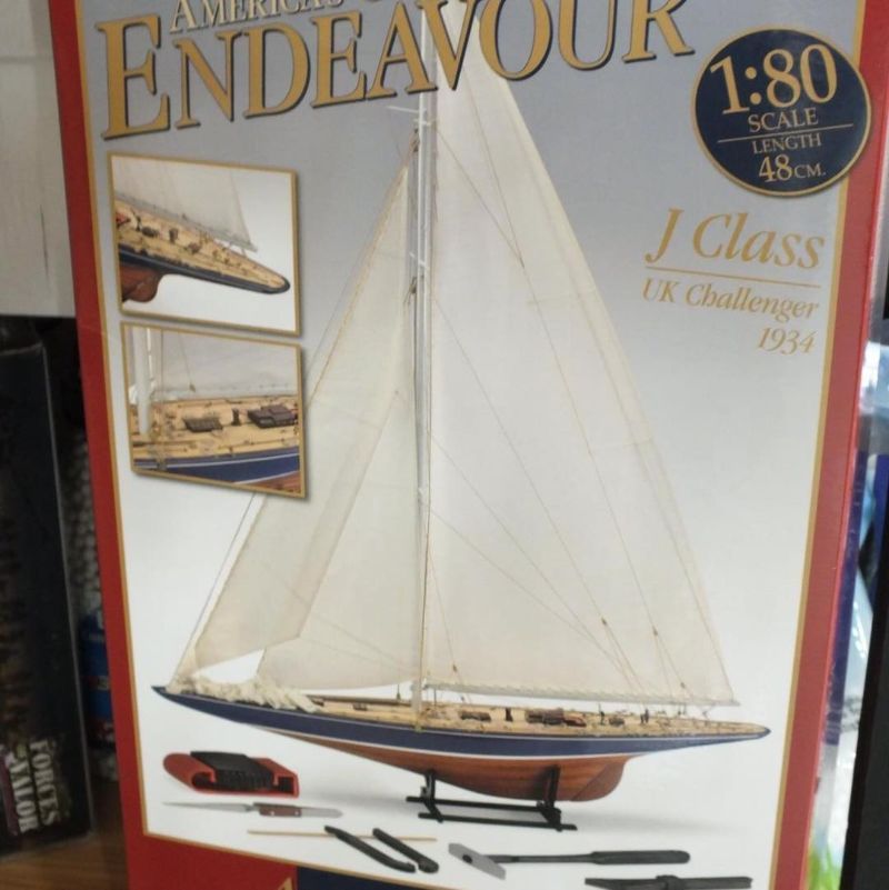 Modellino di barca a vela