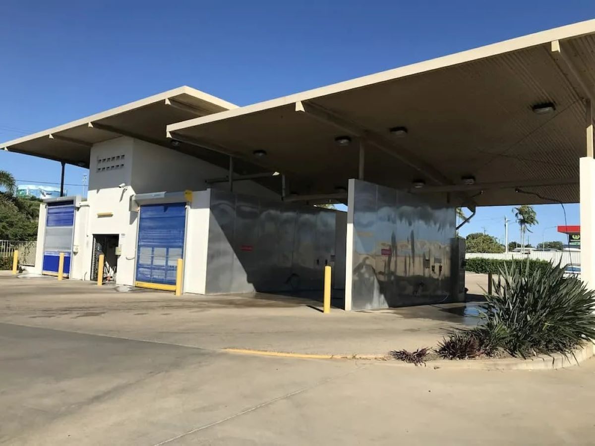 A Car Wash with A Covered Area and A Blue Door — Whitsunday Wash In Bowen, QLD