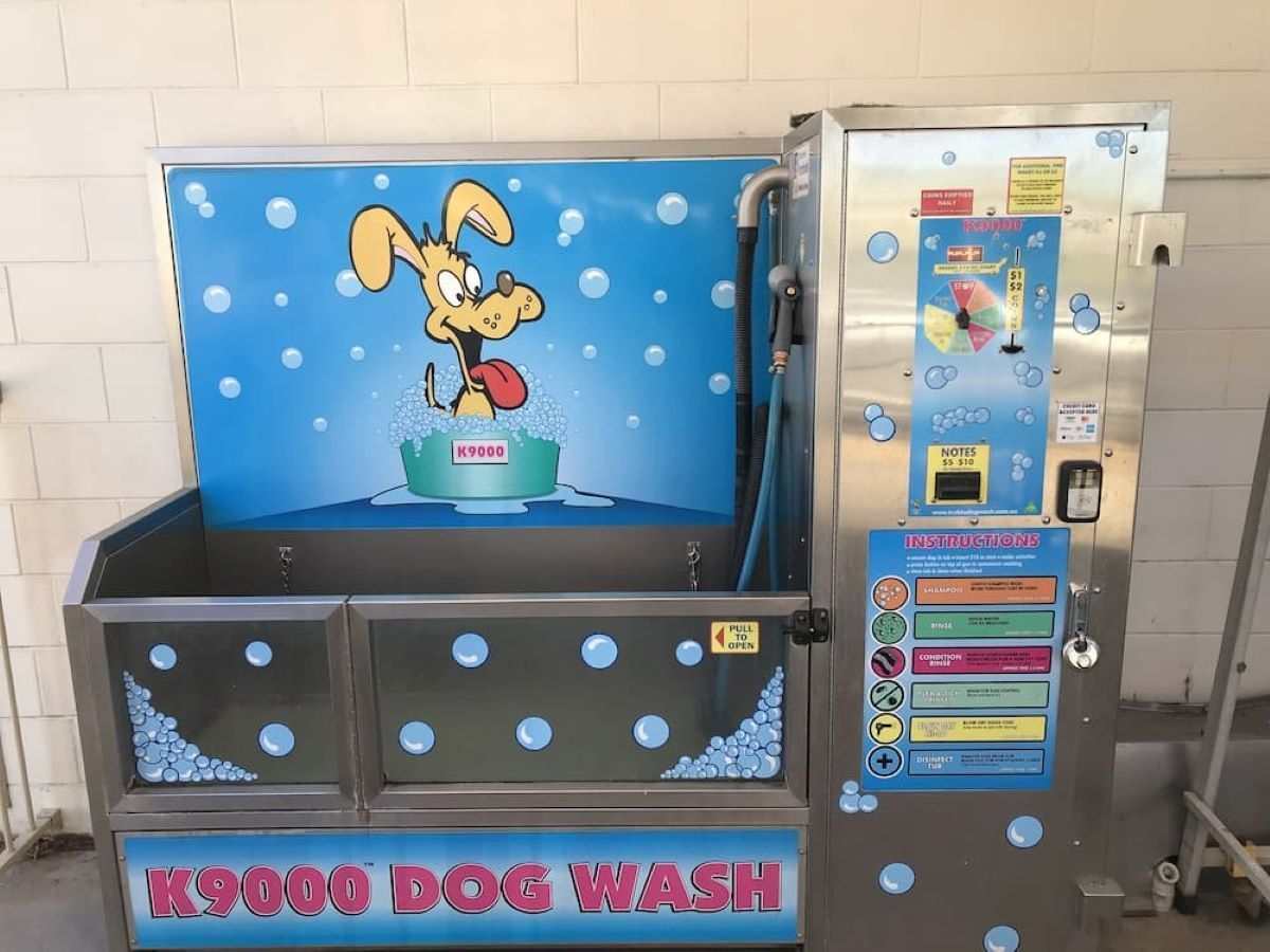 A Dog Wash Machine with A Picture of A Dog on It — Whitsunday Wash In Bowen, QLD