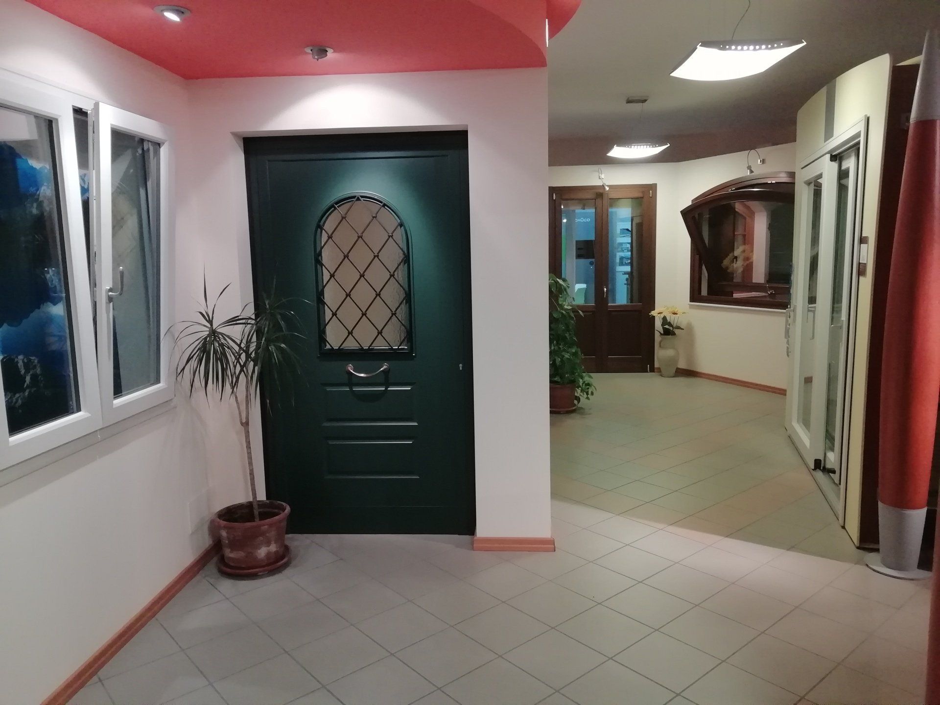 negozio di infissi per interni ed esterni