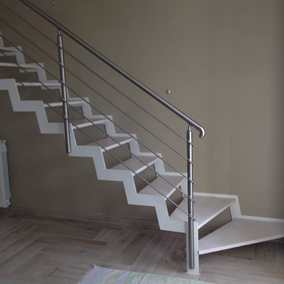 scala interna con ringhiera in alluminio