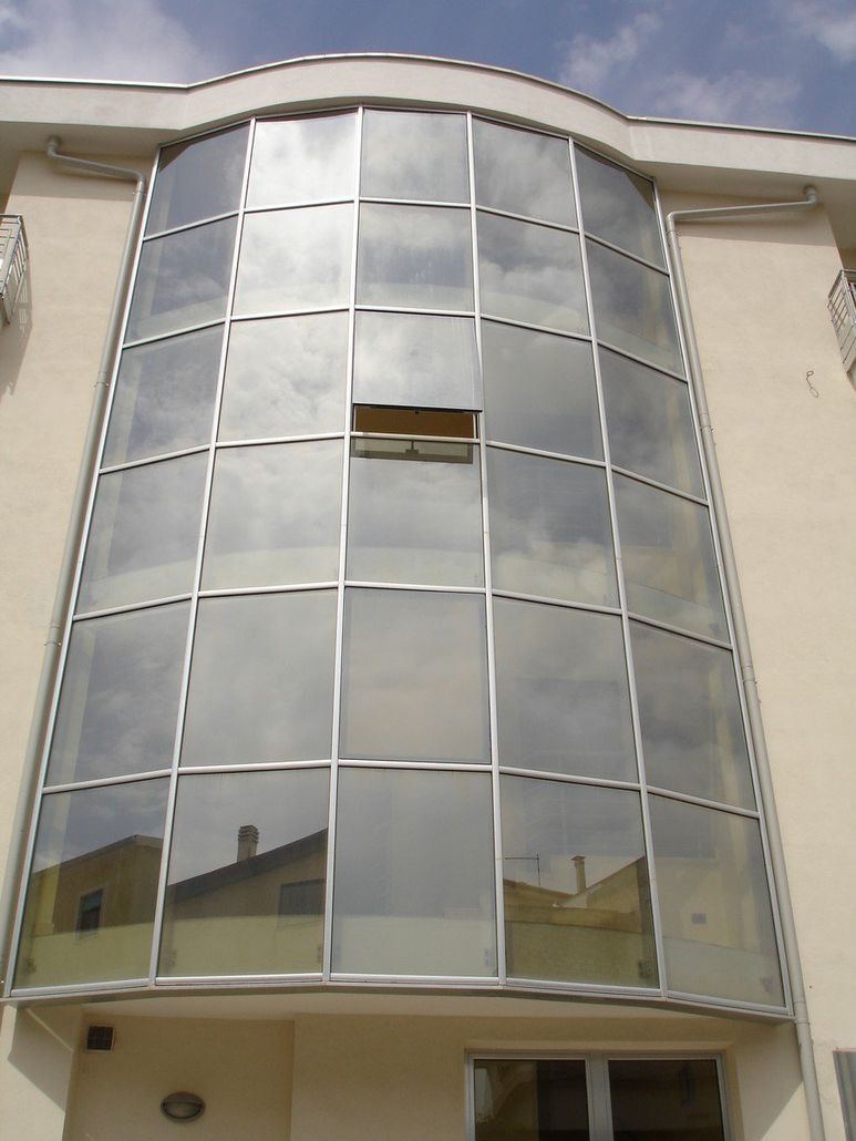 finestre in vetro e alluminio