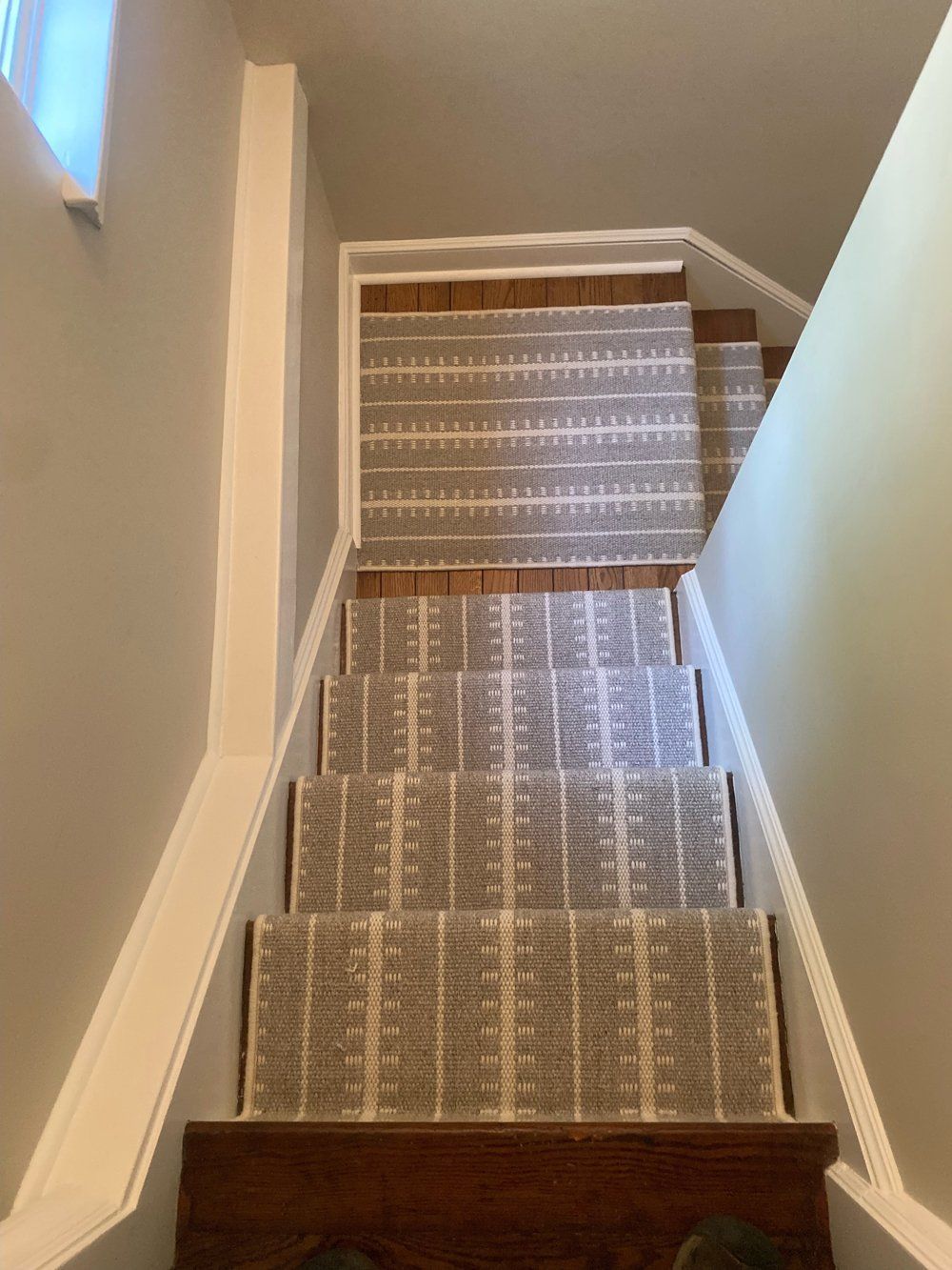 A set of stairs with a rug on the steps
