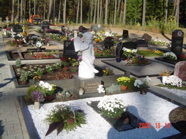 Akmeniniai skulptūrų paminklai