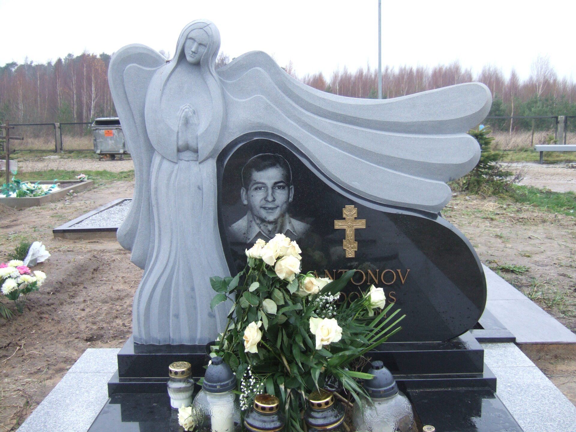 Akmeniniai skulptūrų paminklai