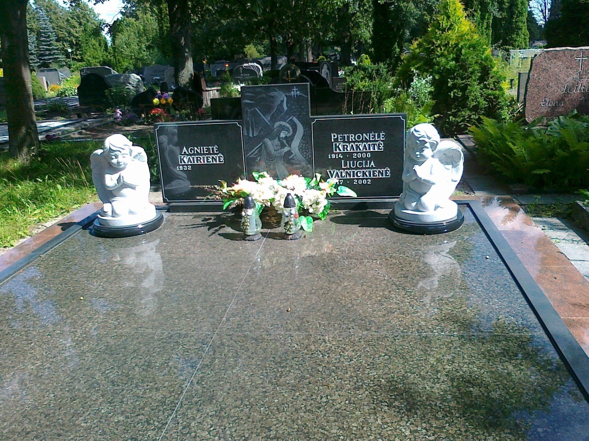 Akmeniniai skulptūrų paminklai