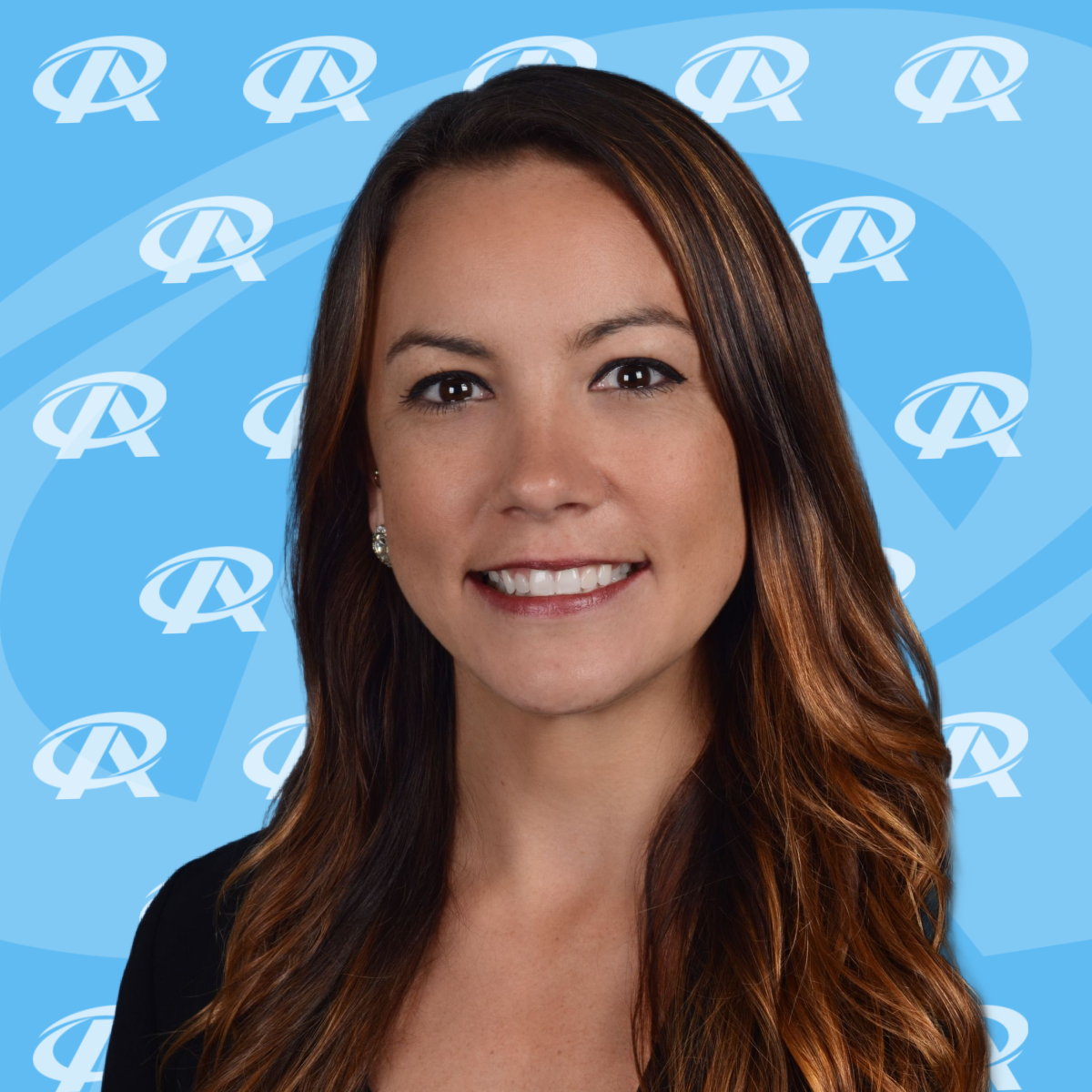 Rachele is smiling in front of a blue background with the letter r on it