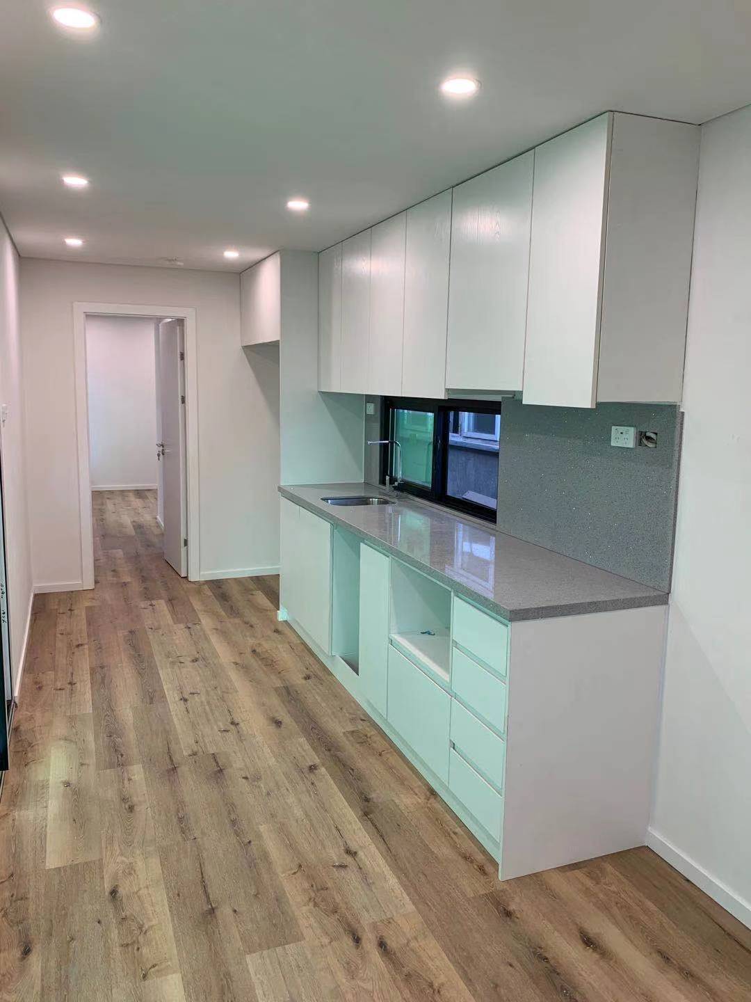 40ft, kitchen/living room, 1- or 2-bedroom, bathroom unit with fold out deck $89,700+GST