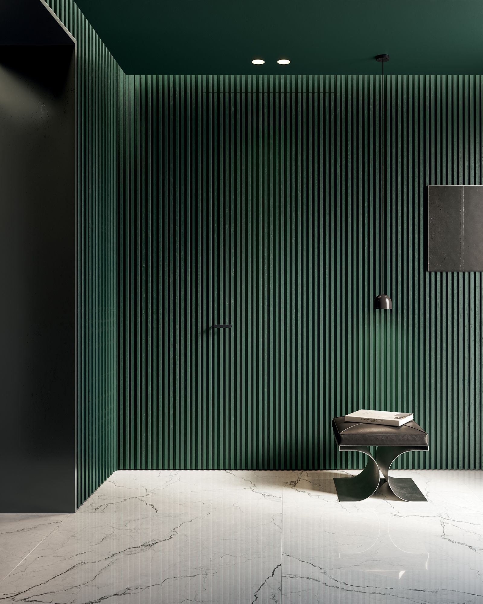Interno con pareti verdi e linee verticali, pavimento in marmo, sgabello nero con libro e illuminazione moderna.