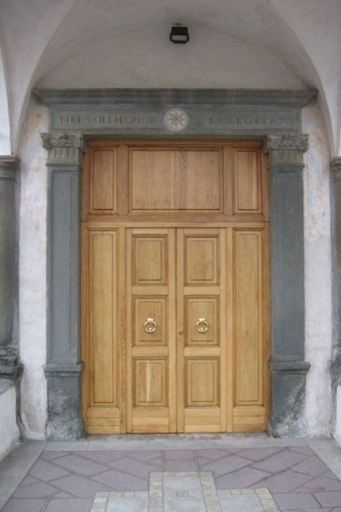 Portone d'epoca restaurato