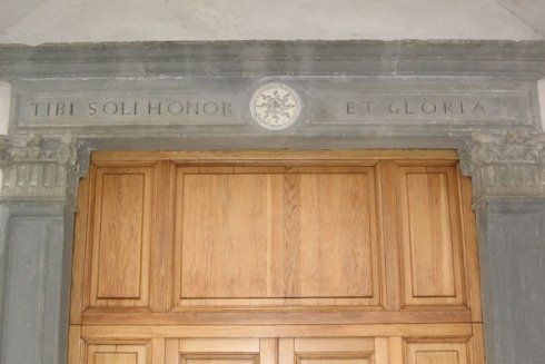 Portone di un palazzo d'epoca restaurato
