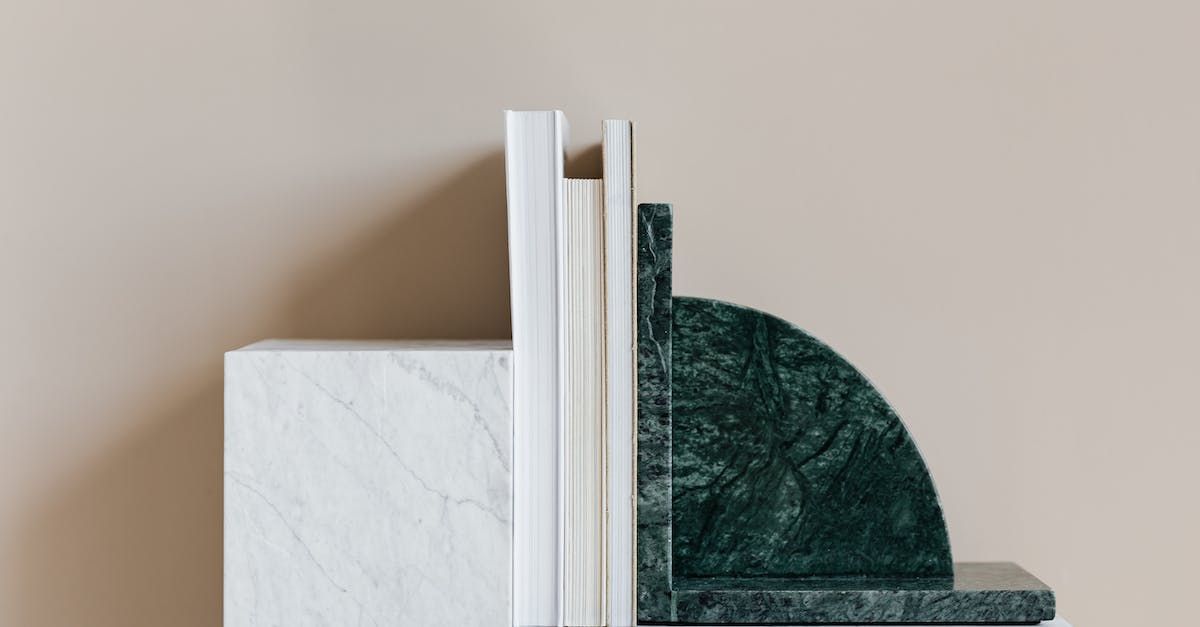 Bookends in white and black marble