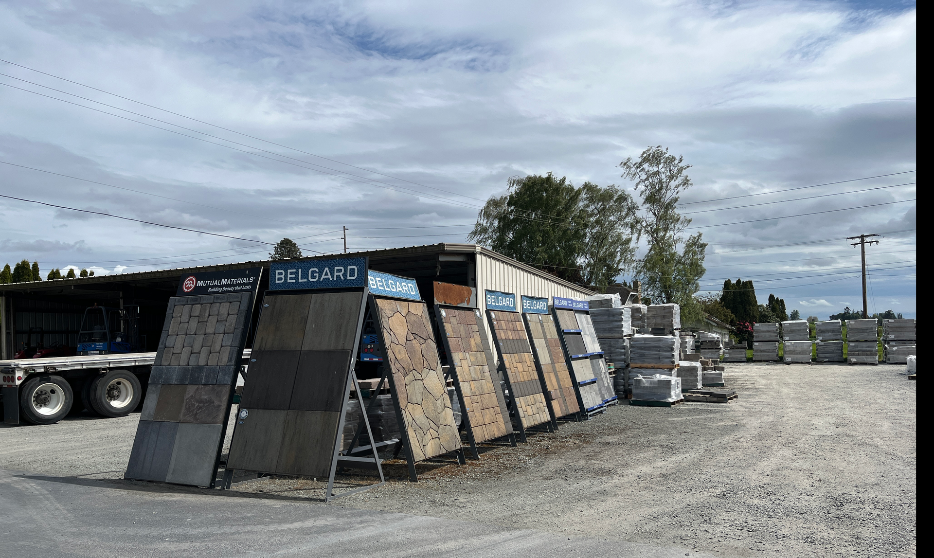 Lefeber Turf Farm pavers, slabs and wall block with Belgard display