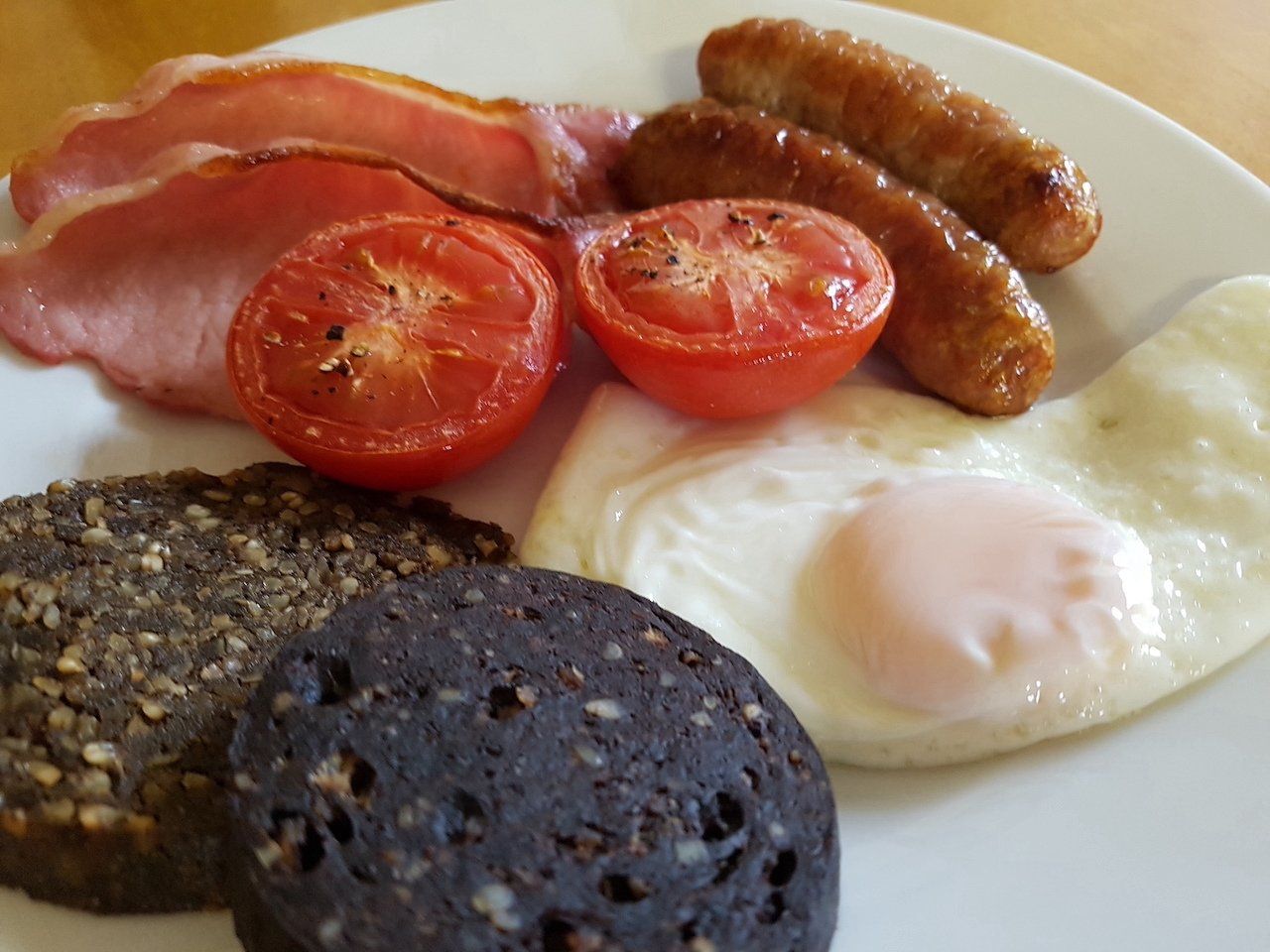 Full Scottish breakfast at Lorien House B&B, Fort Augustus, Highlands, Scotland