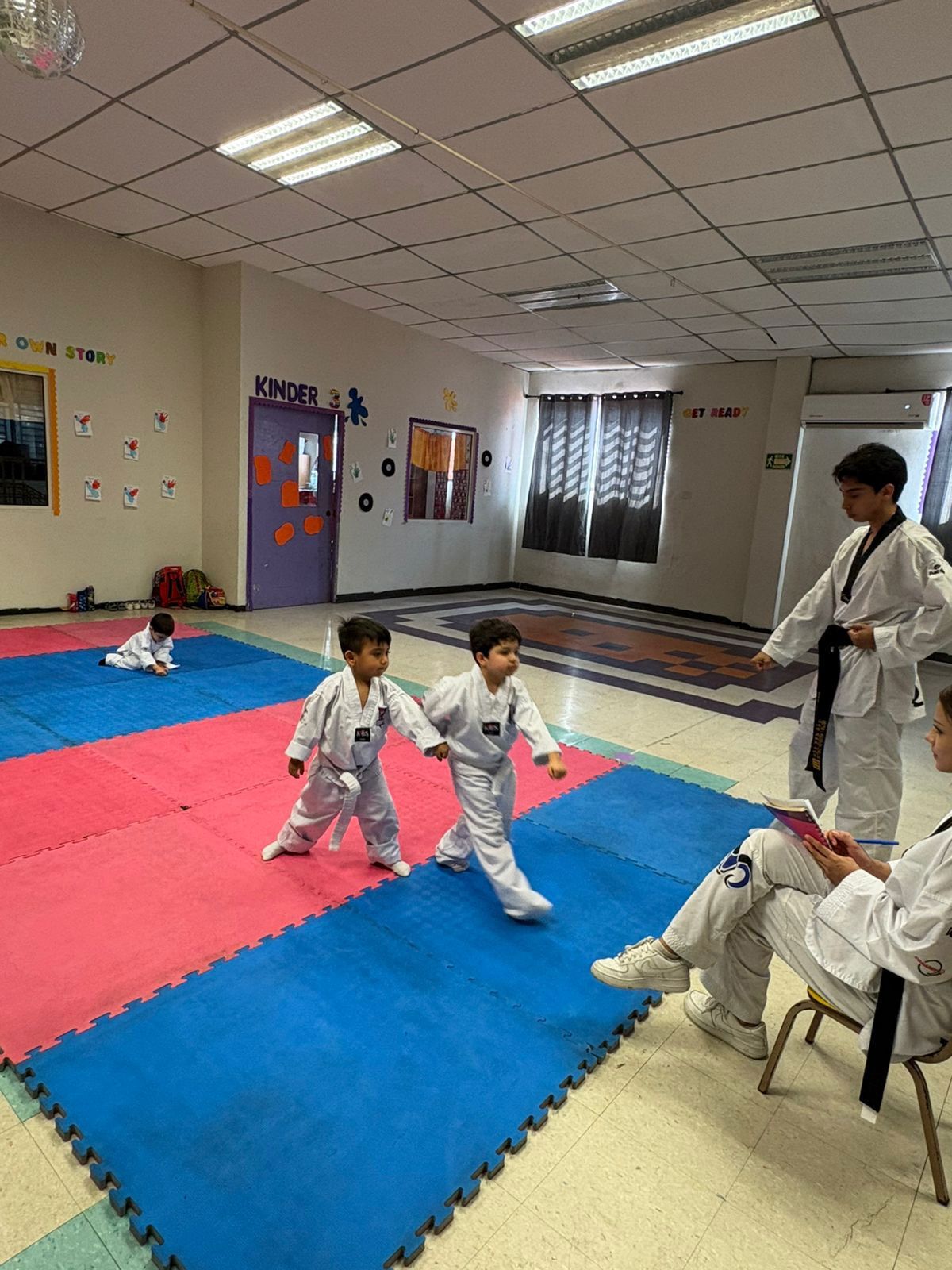 GUARDERÍA MUNDO DE PEQUES