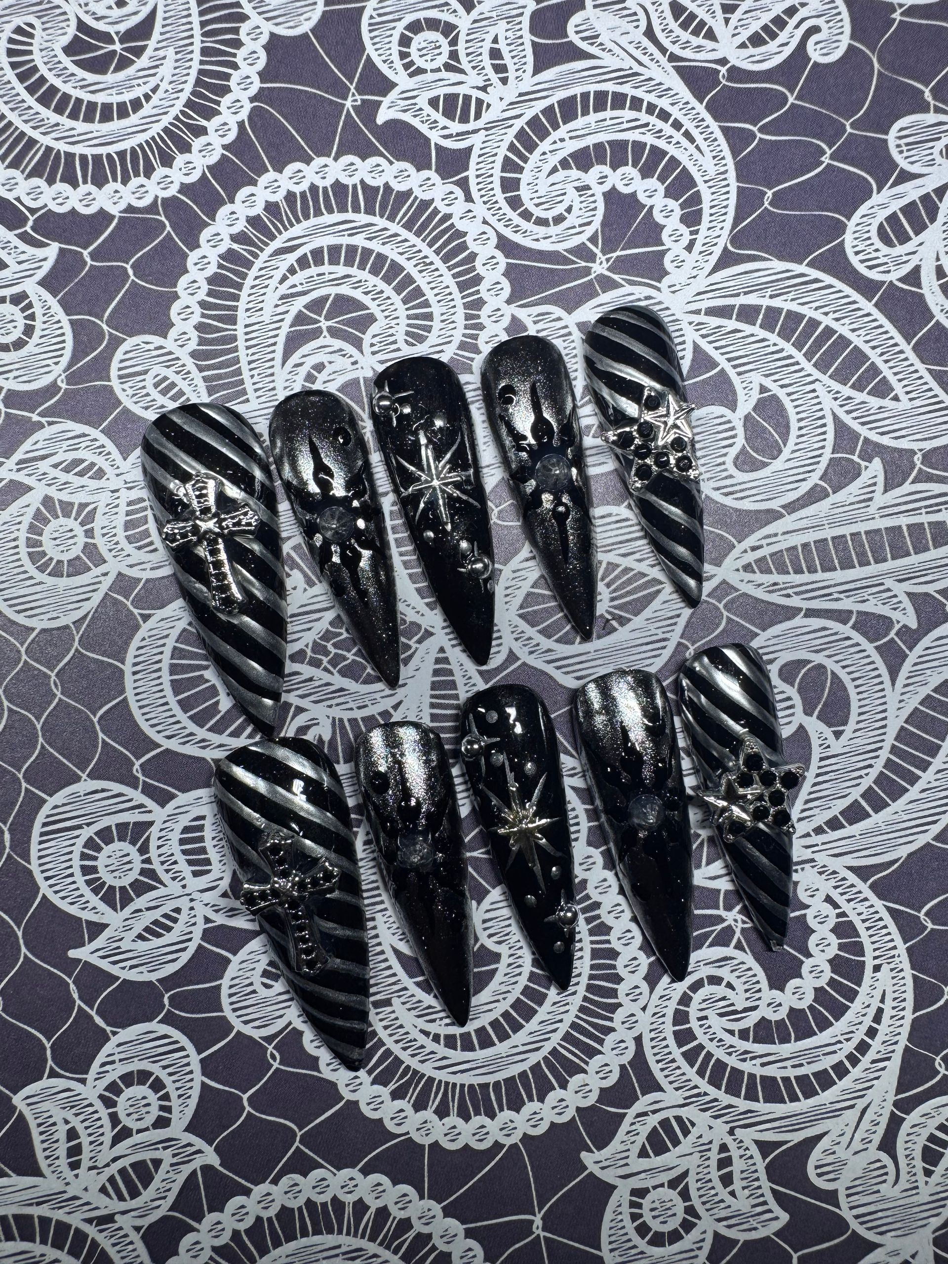 Black Christmas press-on nail set