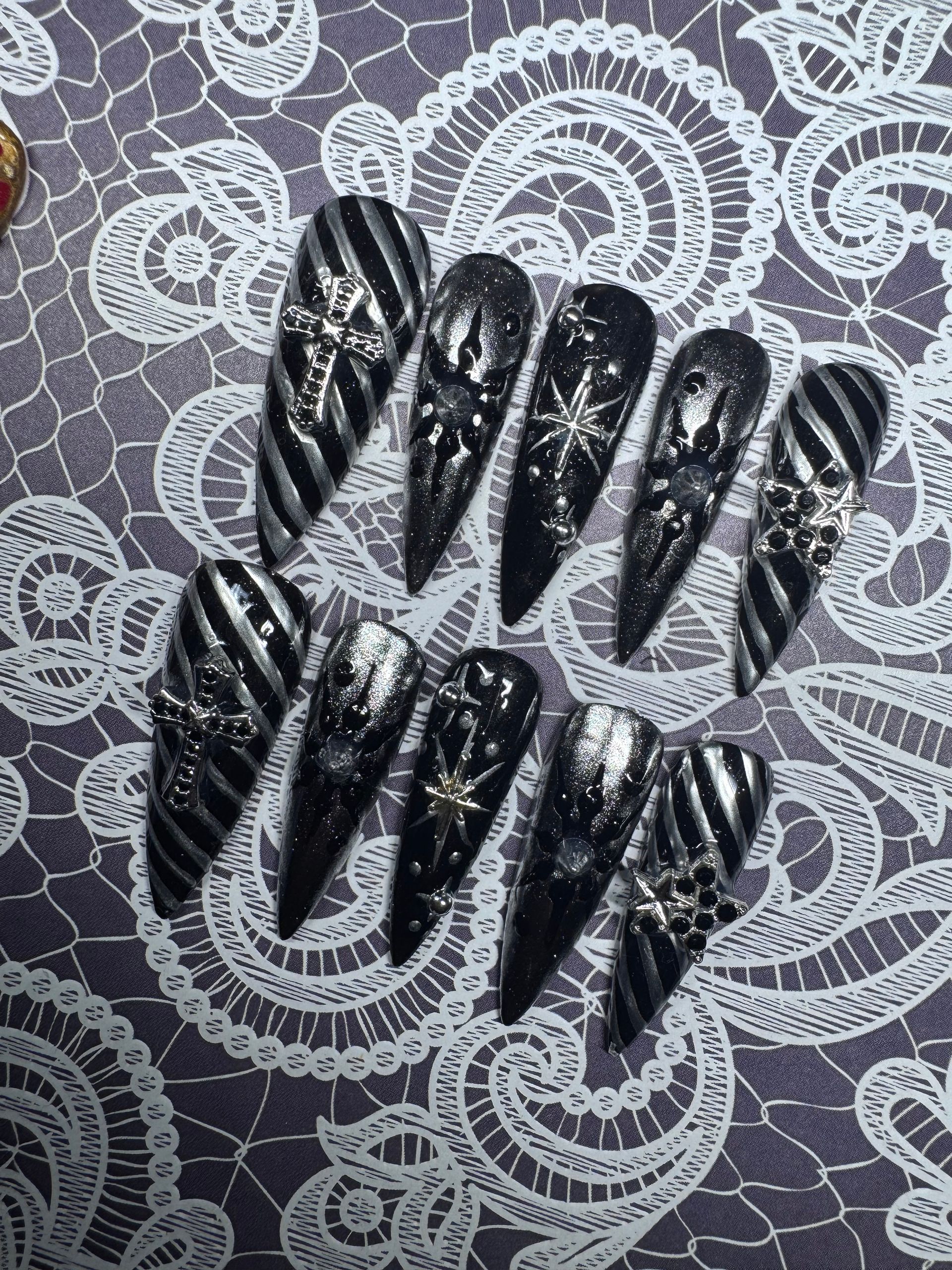 Black Christmas press-on nail set