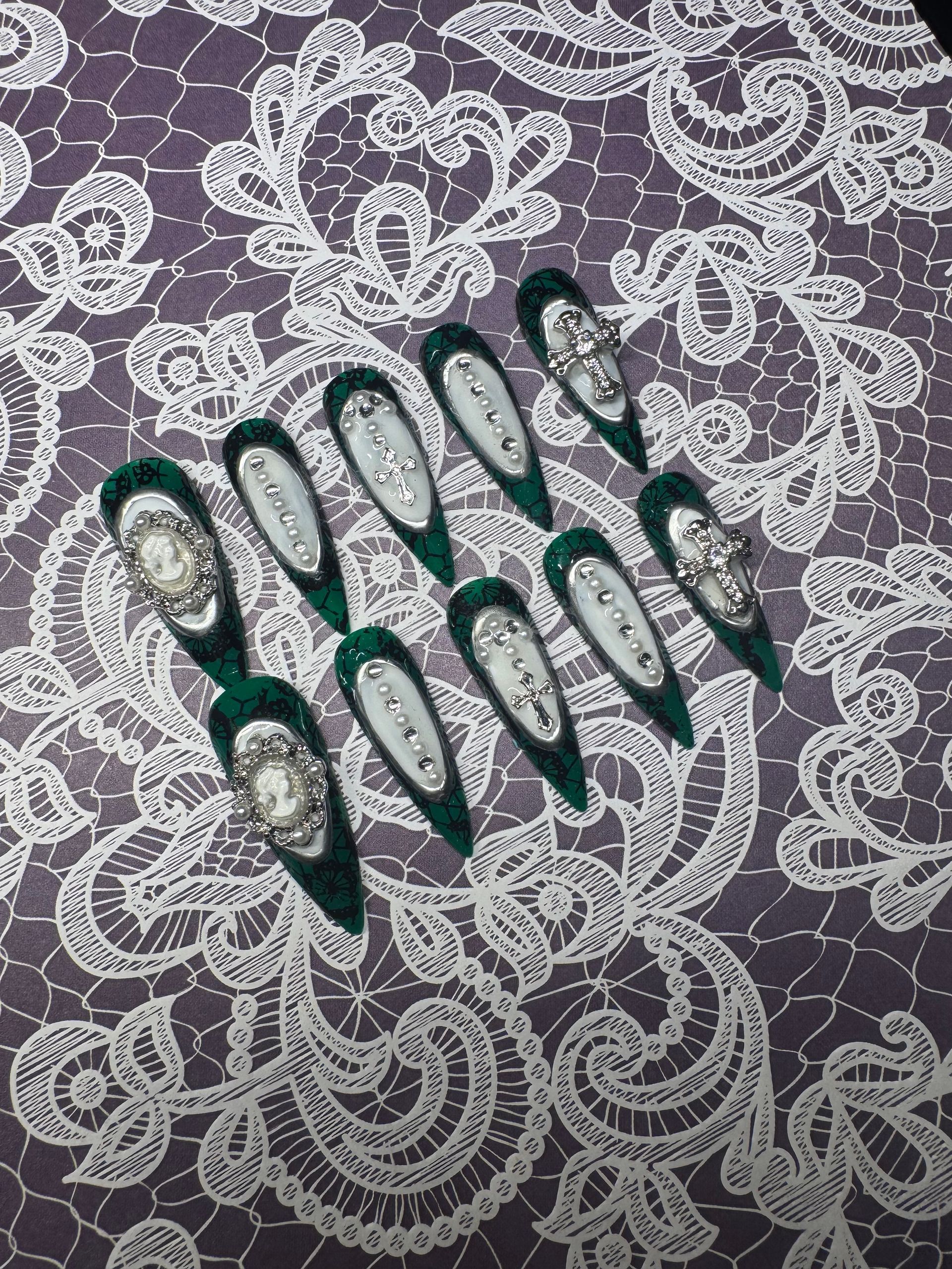 Mossy Victorian press on nail set