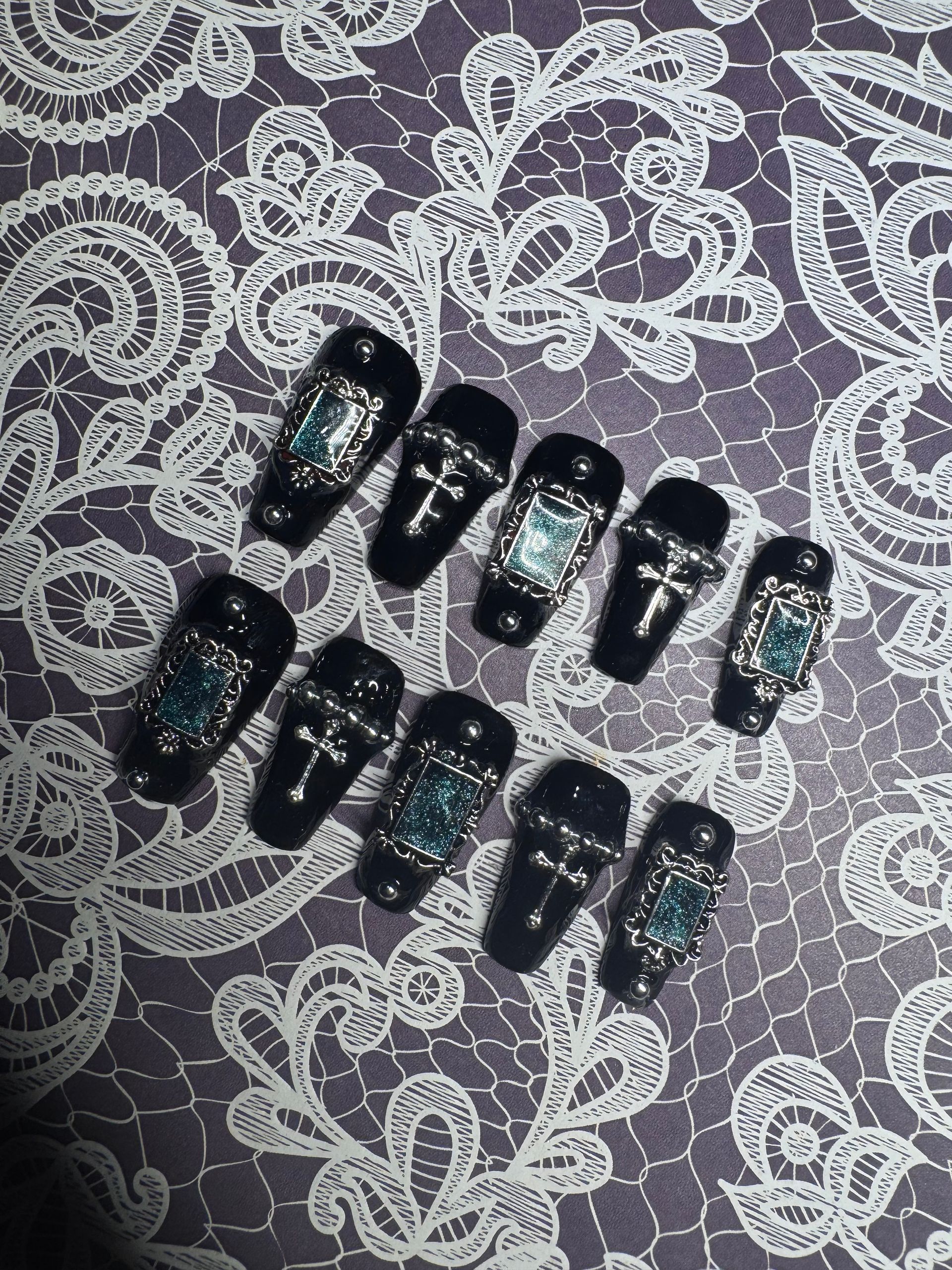 Gothic emerald frames press on nail set
