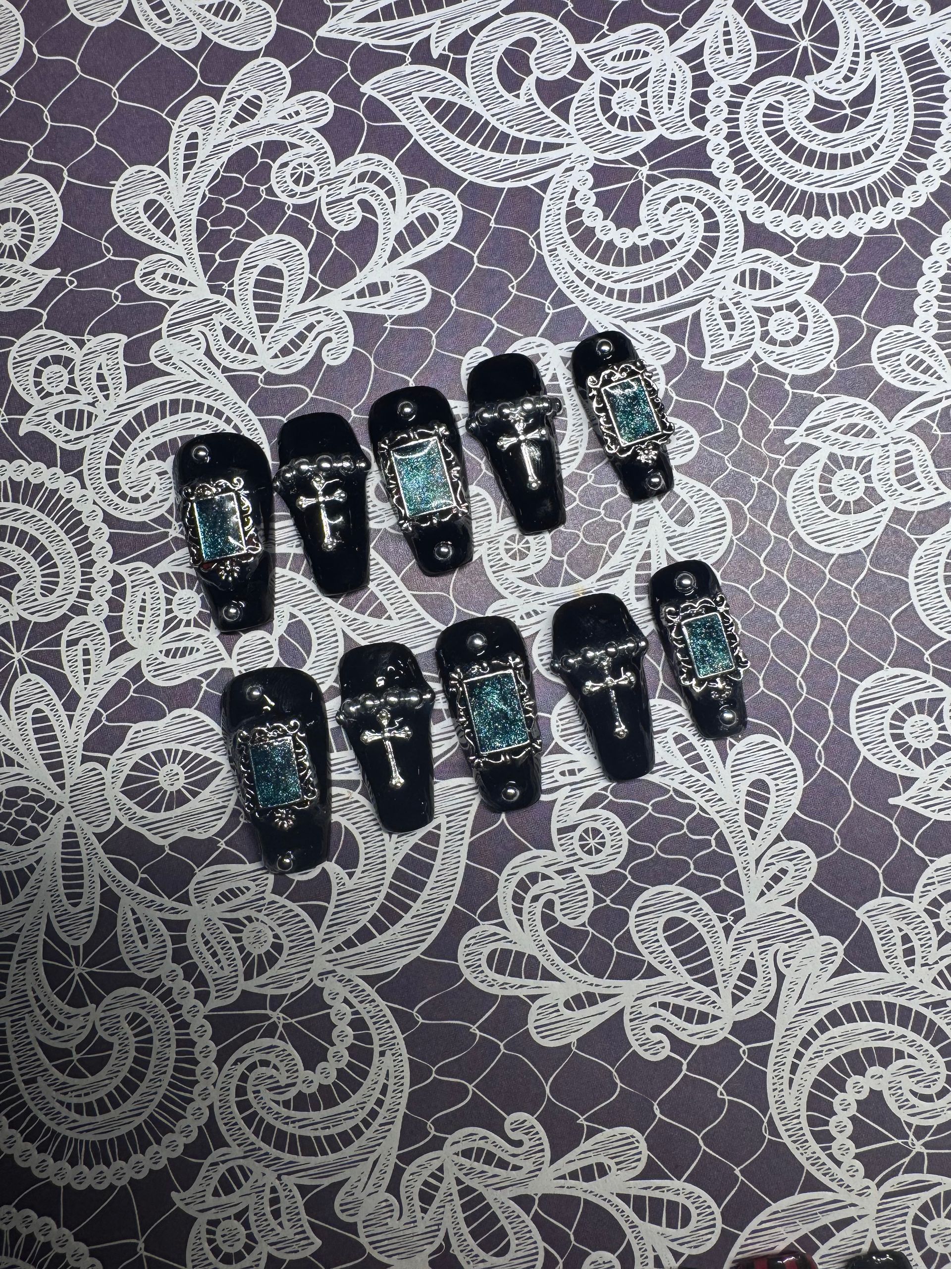 Gothic emerald frames press on nail set