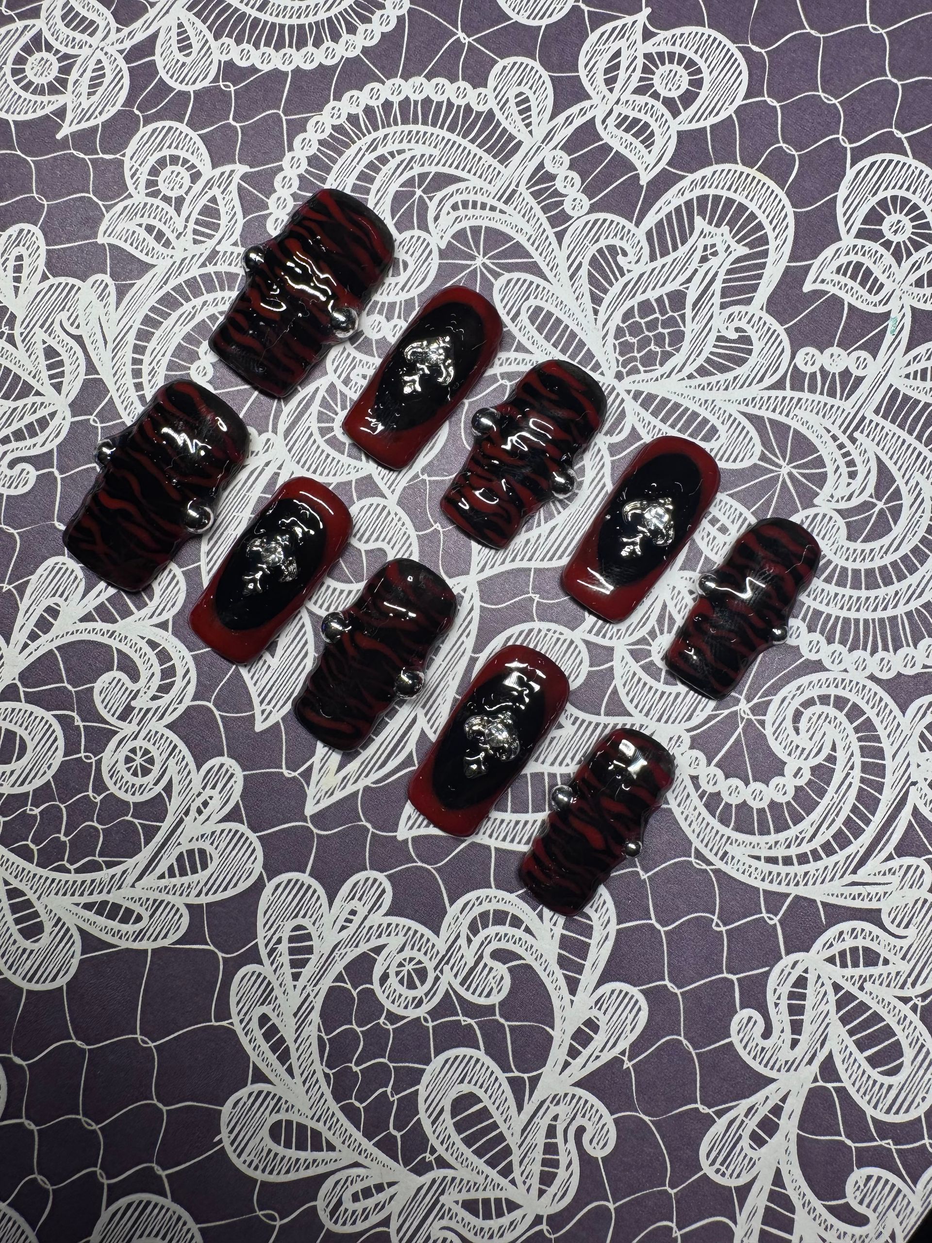 Scarlet tigers press on nail set