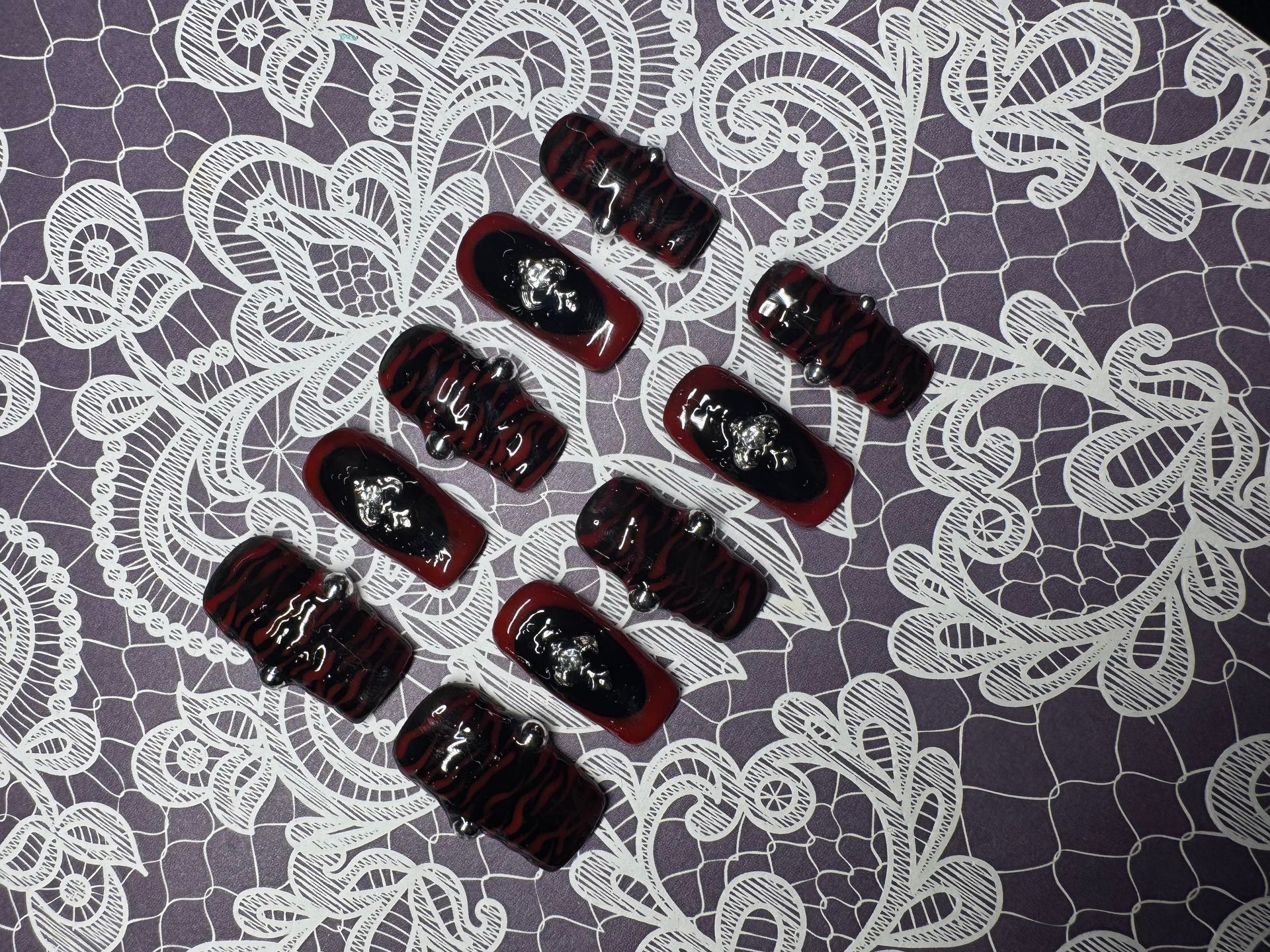 Scarlet tigers press on nail set