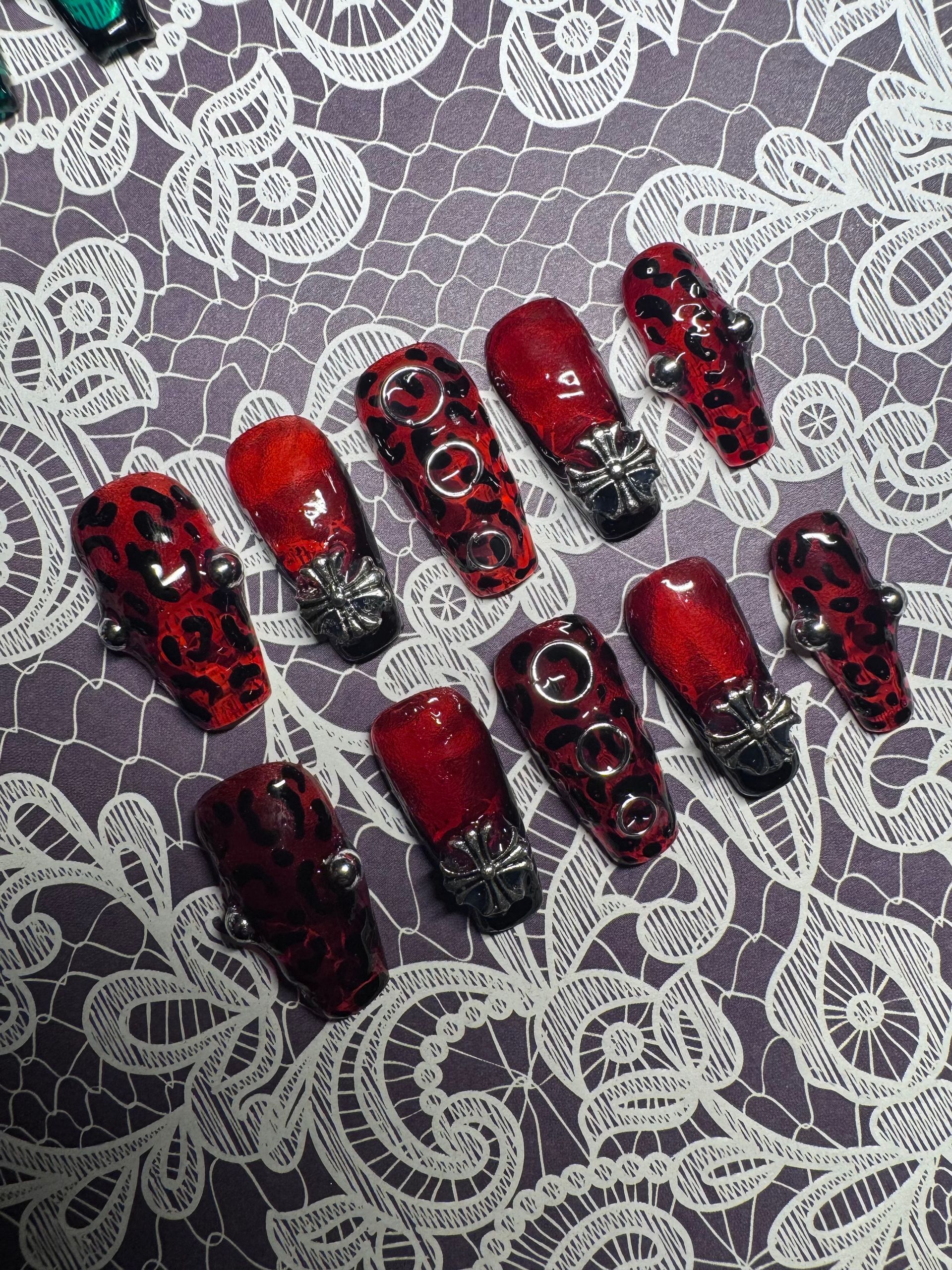 Scarlet cheetah press on nail set