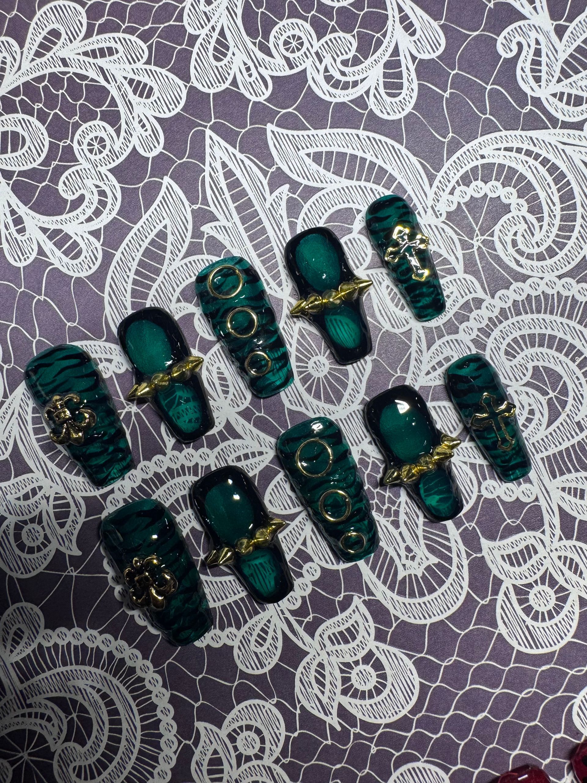 Emerald tiger press-on nail set