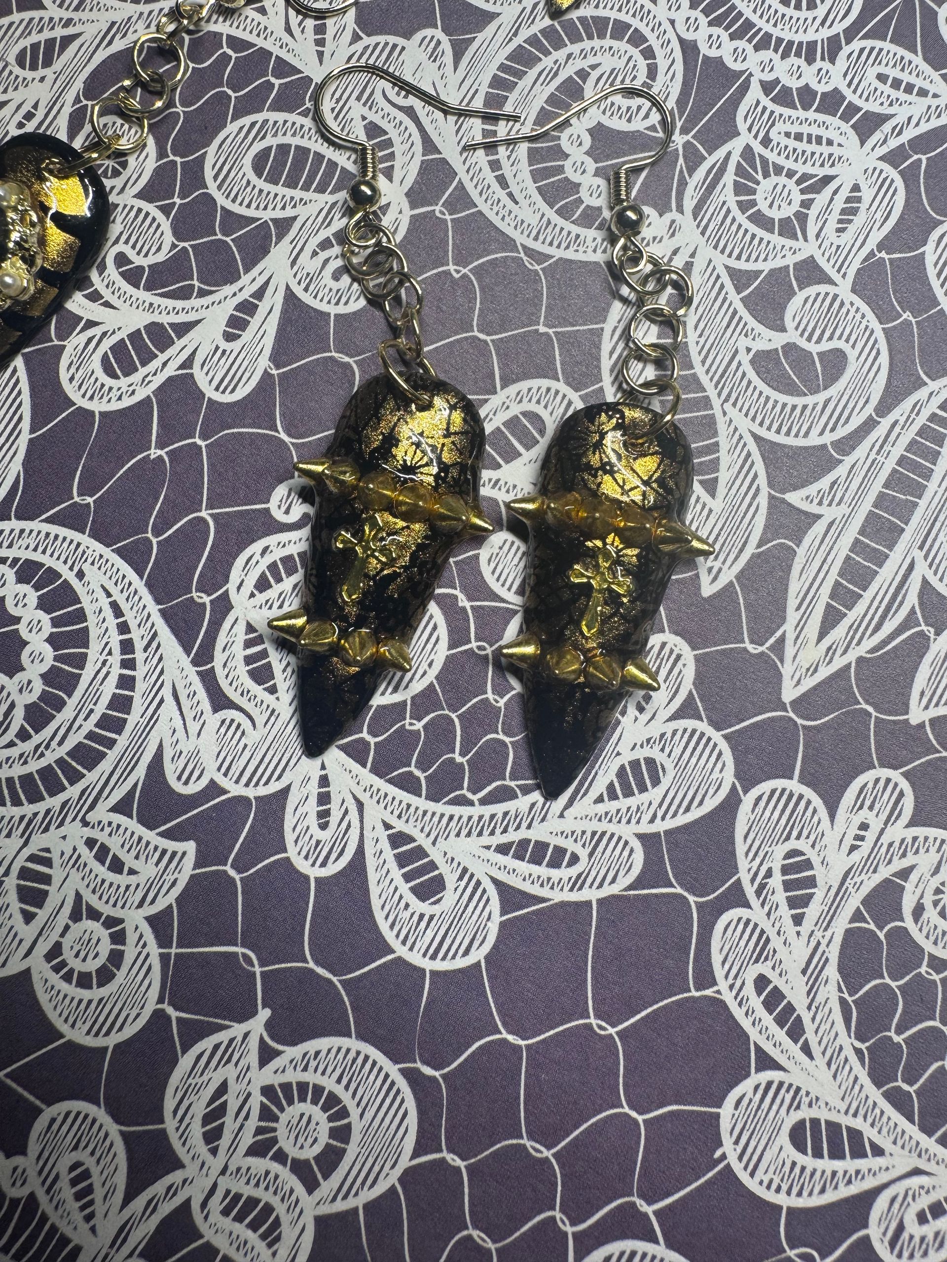 Golden spikes nail earring set